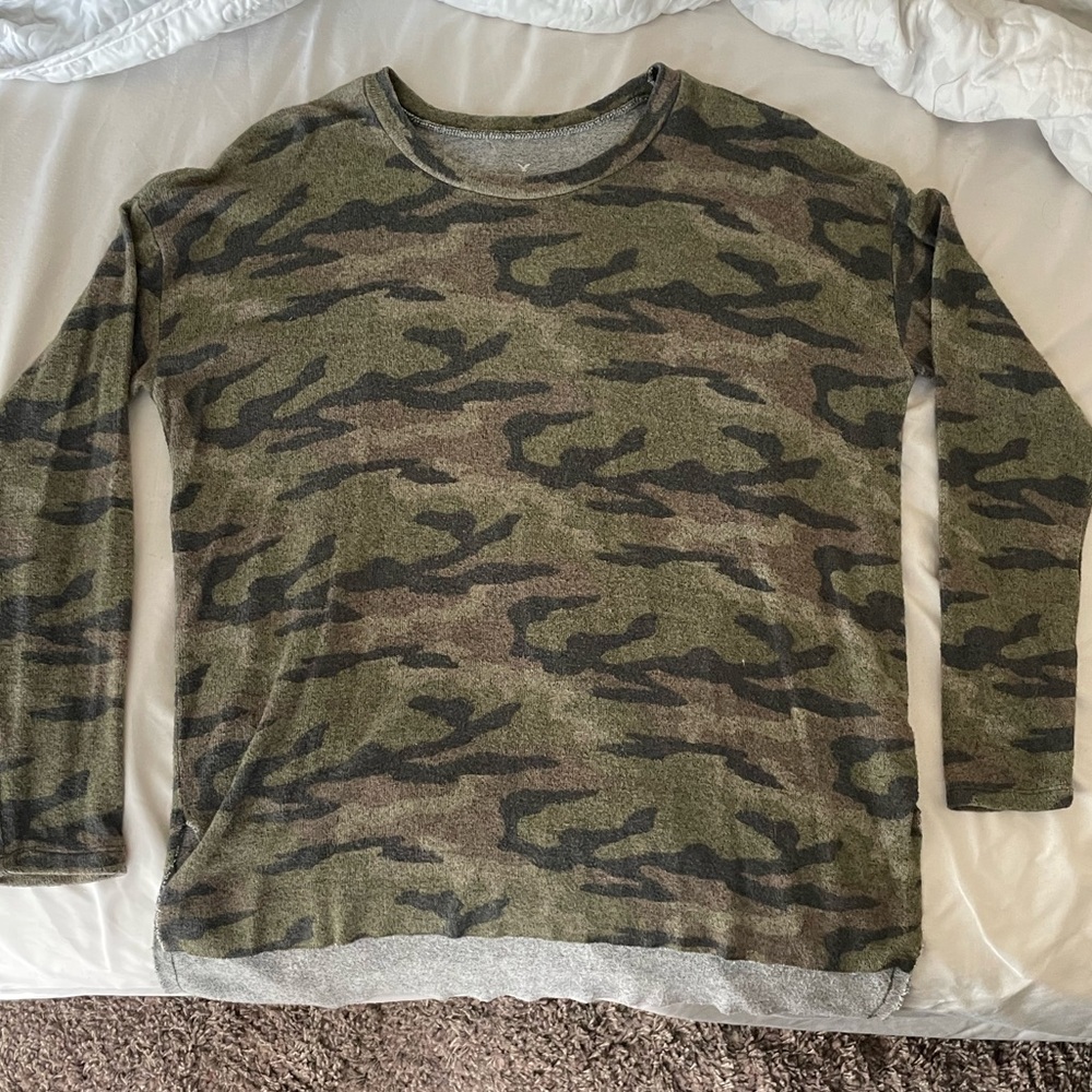 American eagle camo sweater
